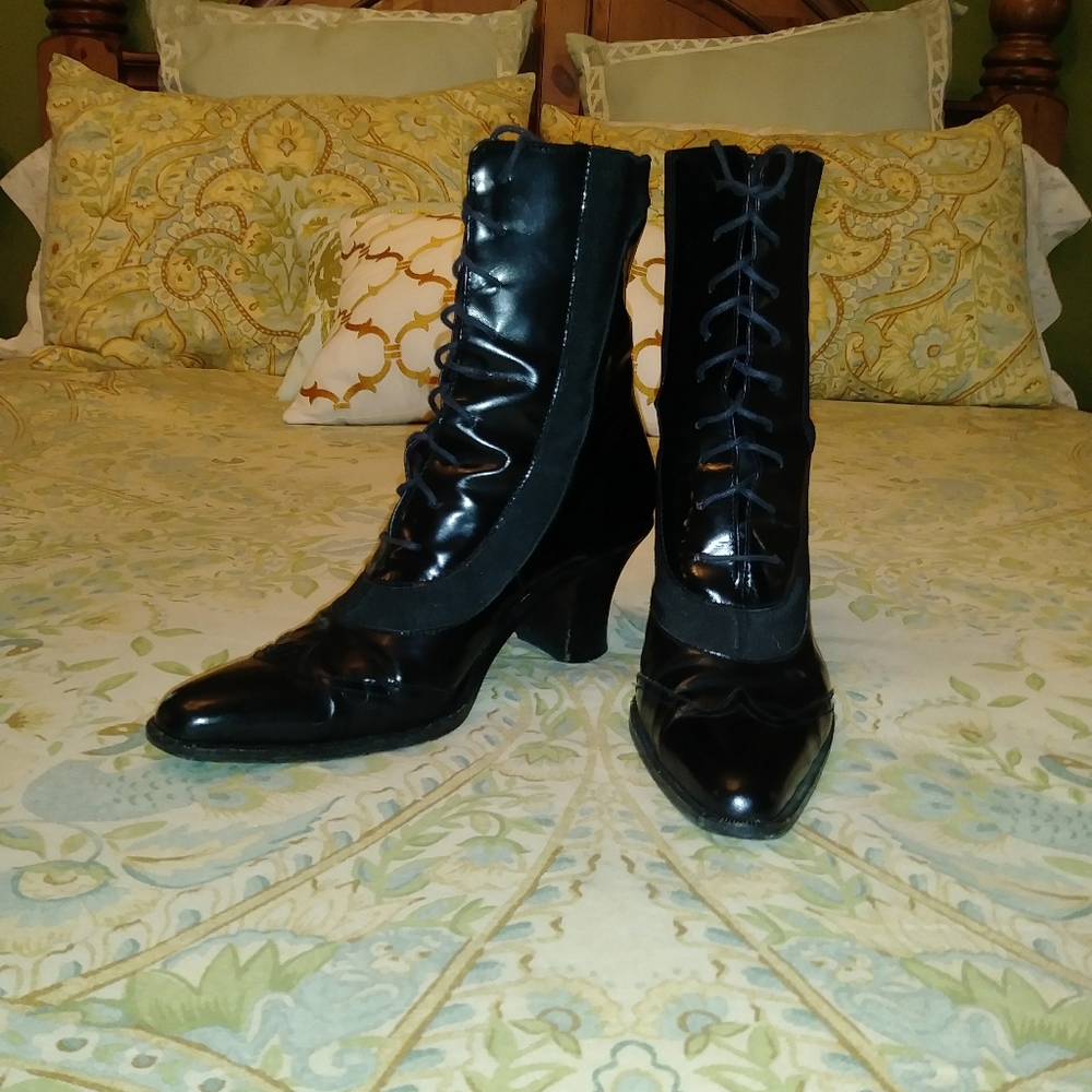 DONNA KARAN Italian Leather Boots 8M